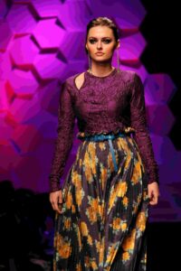 bold color fashion runway model 2026 (1)