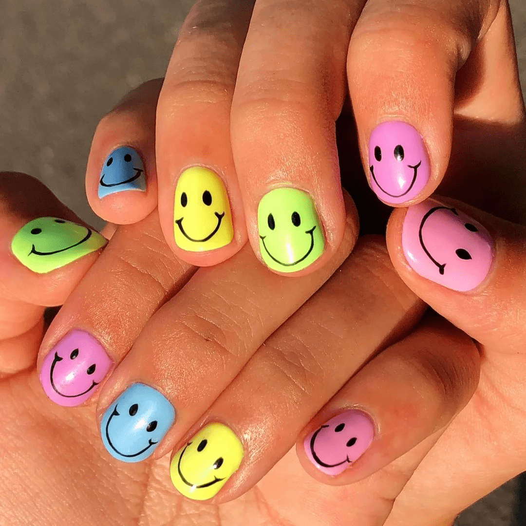 The happy faces fashion nail, a widely accepted fashion nail in 2022. 