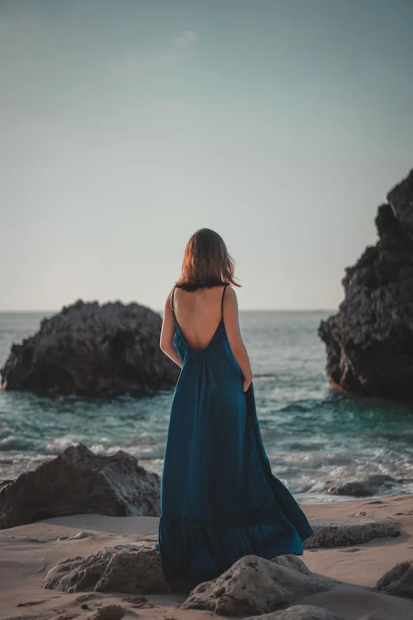 Maxi lengths are coming in 2023 fashion trends. Photo courtesy: Pexels.