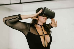 Augmented reality virtual fashion try-on technology on smartphone